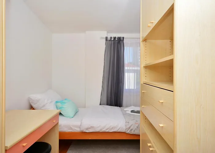 Apartment Bacvice Near The Beach