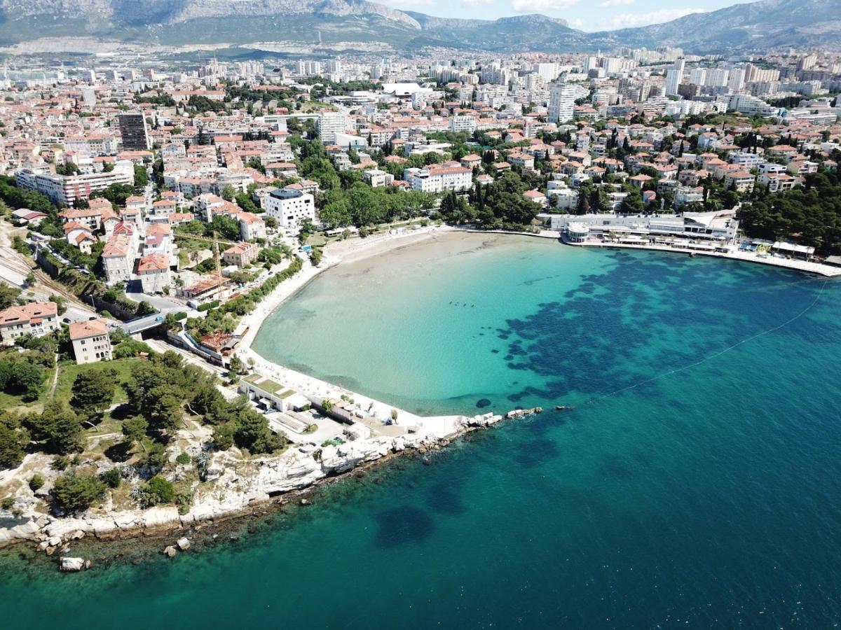 Apartma Bacvice Near The
